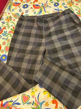 Uniqlo Gray and Black Plaid Trousers w pockets women’s elastic waist